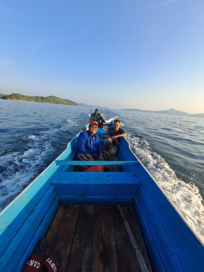 
 Antara KUA dan Pulau Lymbo yang Terpisahkan Lautan Banda